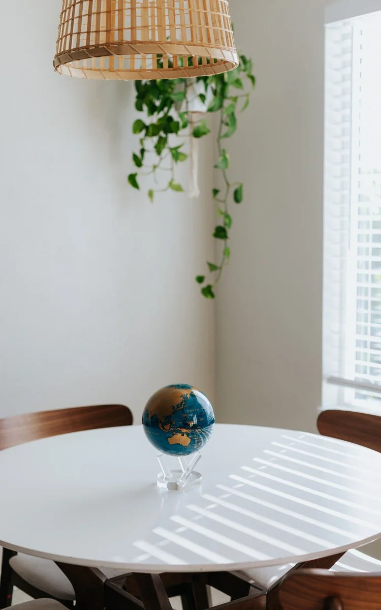 青と金のグローブ